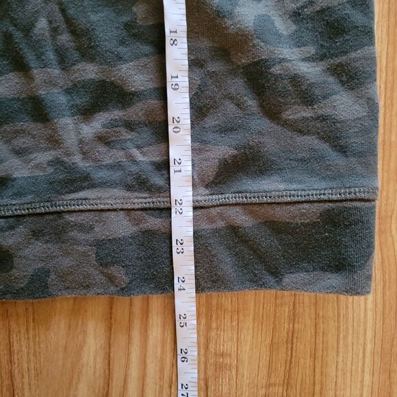 Sanctuary Sweater Sweatshirt Women Large Green Camo Lace Up Neck Everyday Casual - Picture 8 of 12